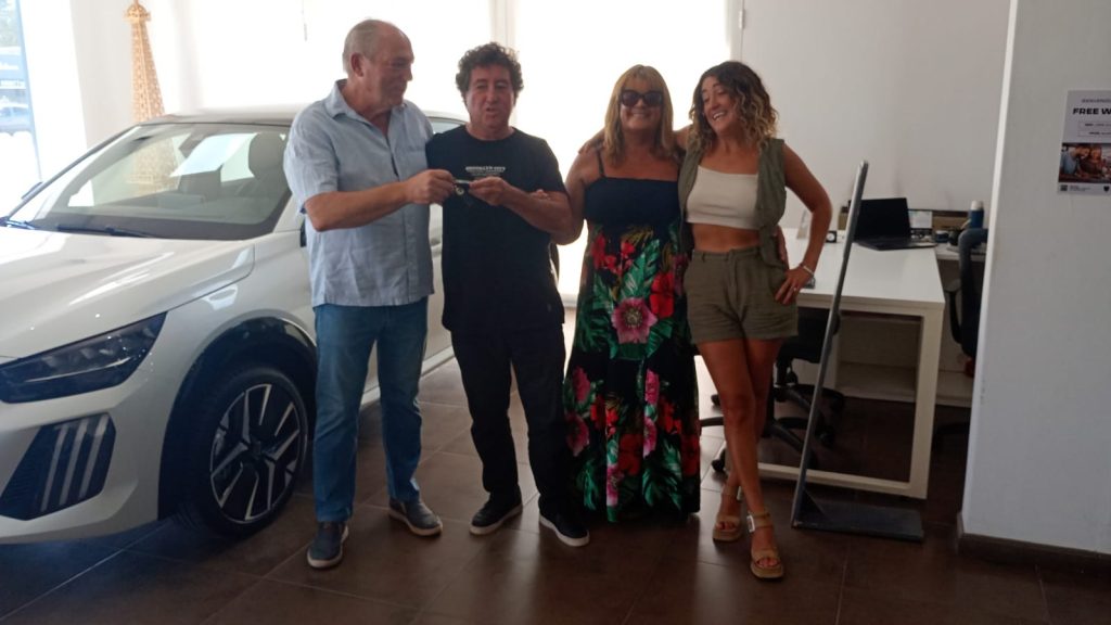 El colega Roberto Erro, de General Villegas, ya tiene el auto que ganó en el sorteo de la Caja